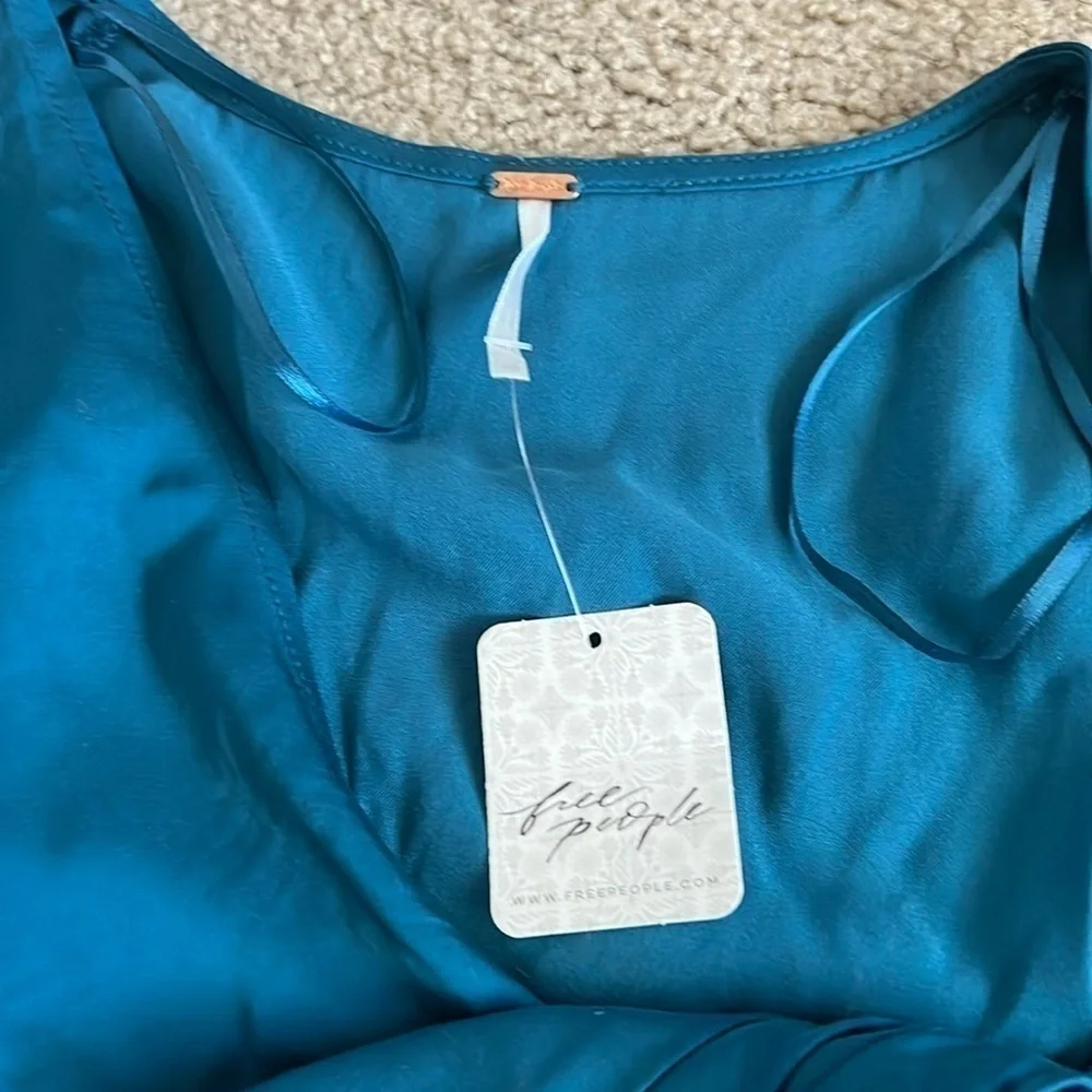 Free People Miraya Satin Twist Front Crop Top Corsair Blue XS NWT Glam. - Picture 3 of 5